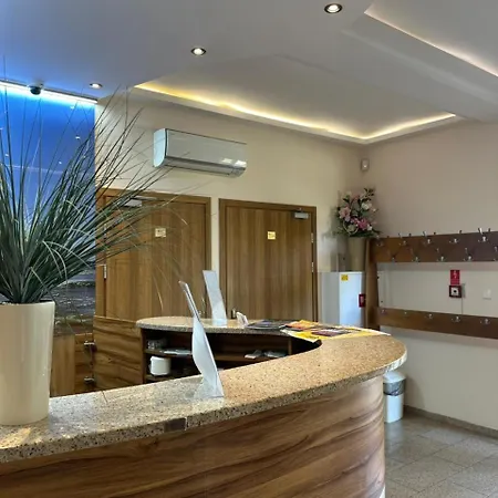 Couette-café Adamar 4*