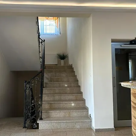 ベッド・アンド・ブレックファスト Adamar