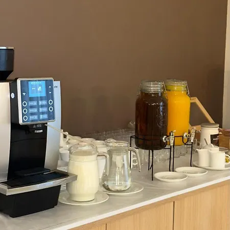 ベッド・アンド・ブレックファスト Adamar 4*